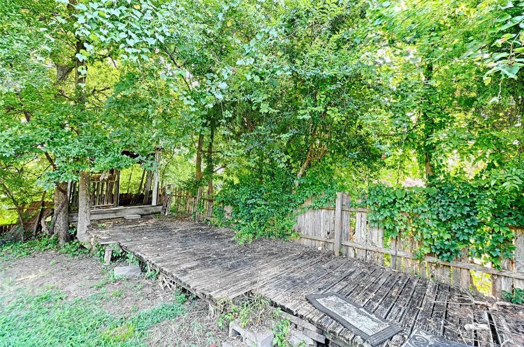 1901 Angelina Drive Garland TX 75040