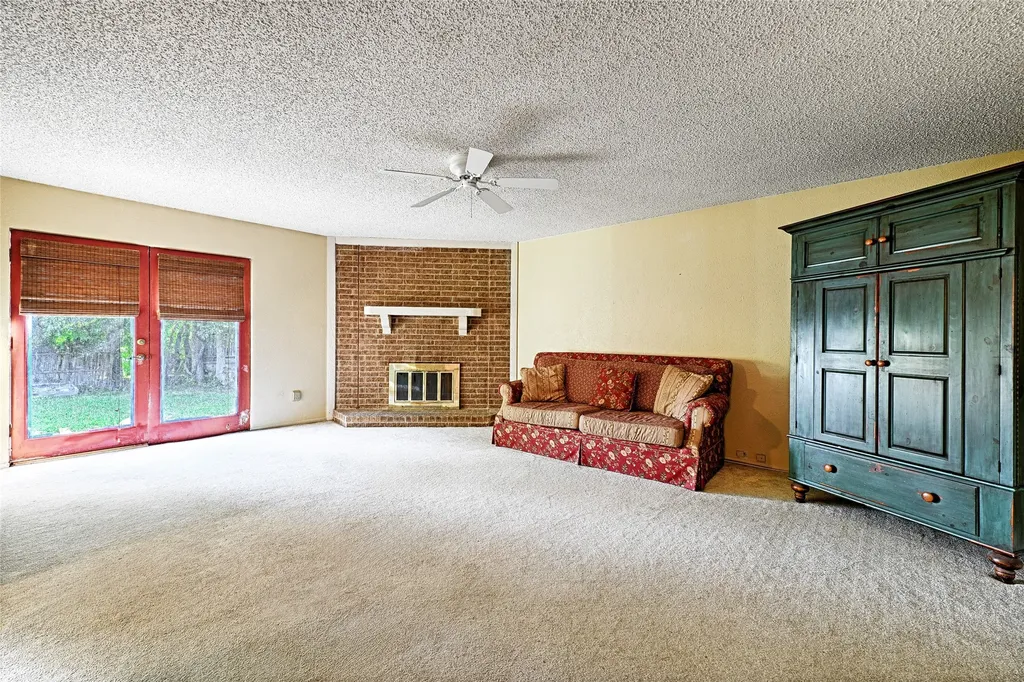 1901 Angelina Drive Garland TX 75040