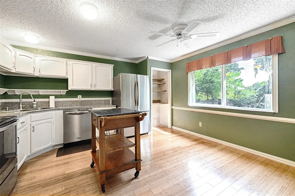 1901 Angelina Drive Garland TX 75040