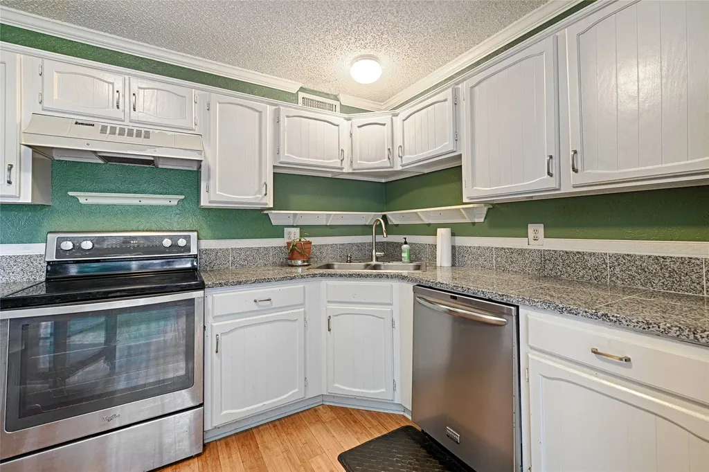 1901 Angelina Drive Garland TX 75040