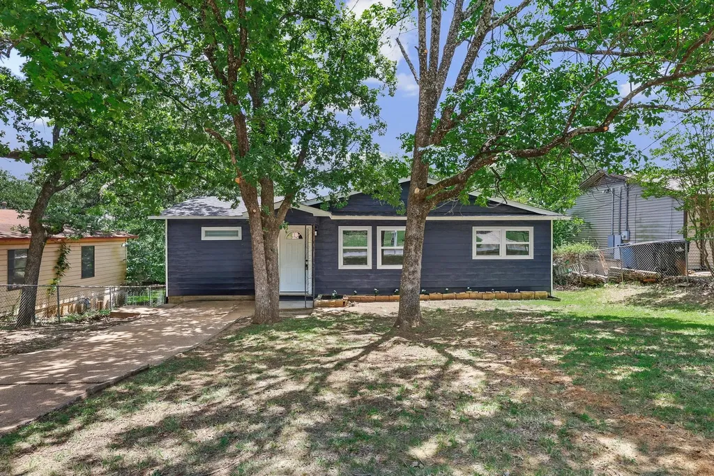 1108 Park Drive Denison TX 75020