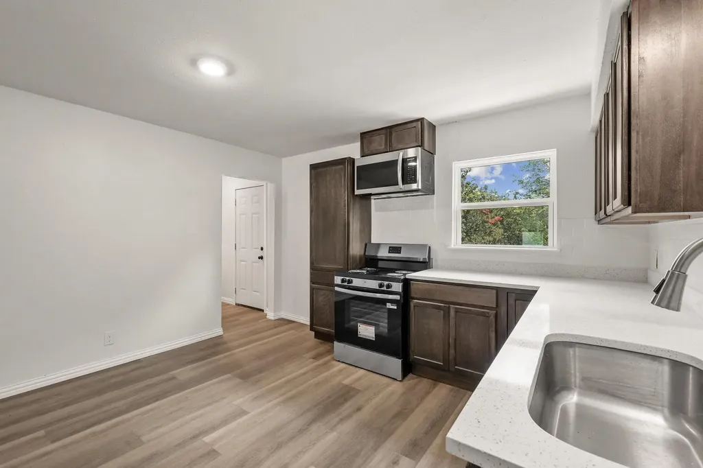 1108 Park Drive Denison TX 75020