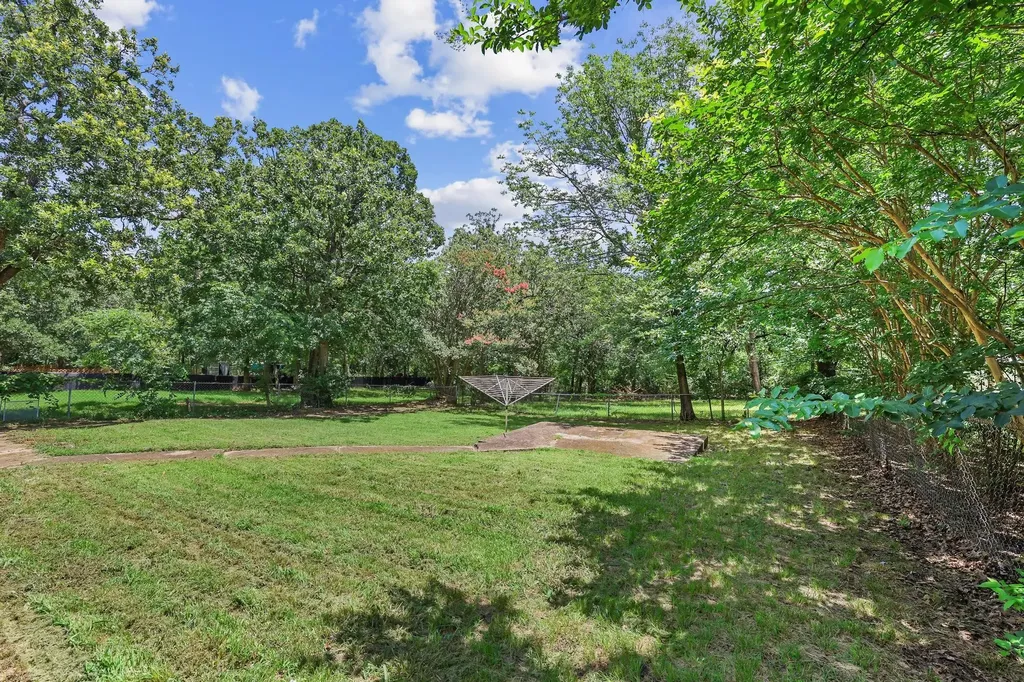 1108 Park Drive Denison TX 75020