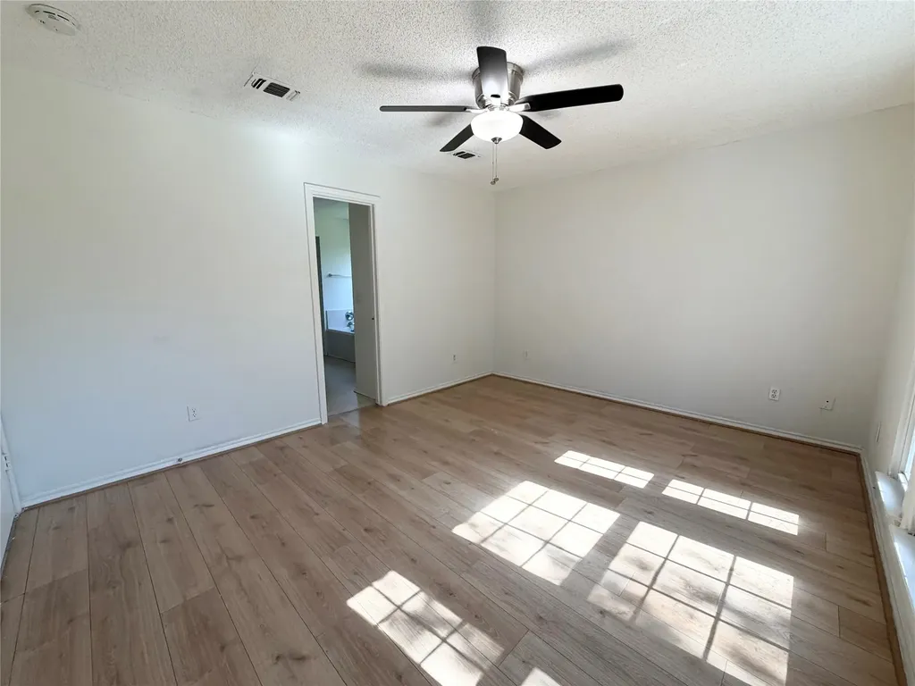 805 Hillbrooke Drive Arlington TX 76001