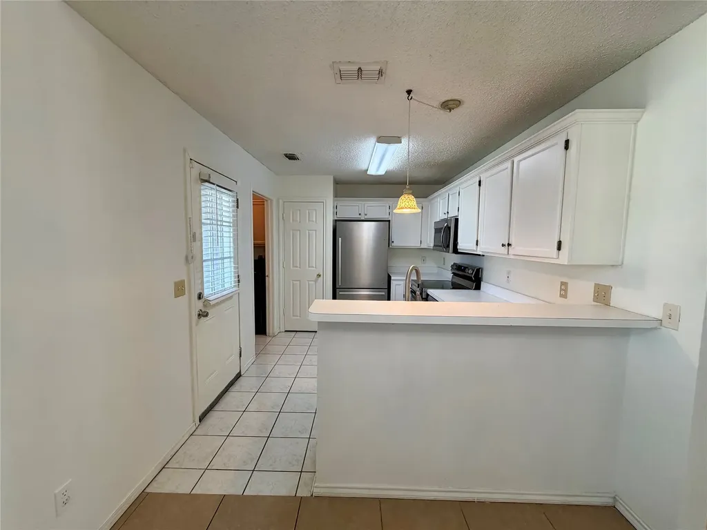 805 Hillbrooke Drive Arlington TX 76001