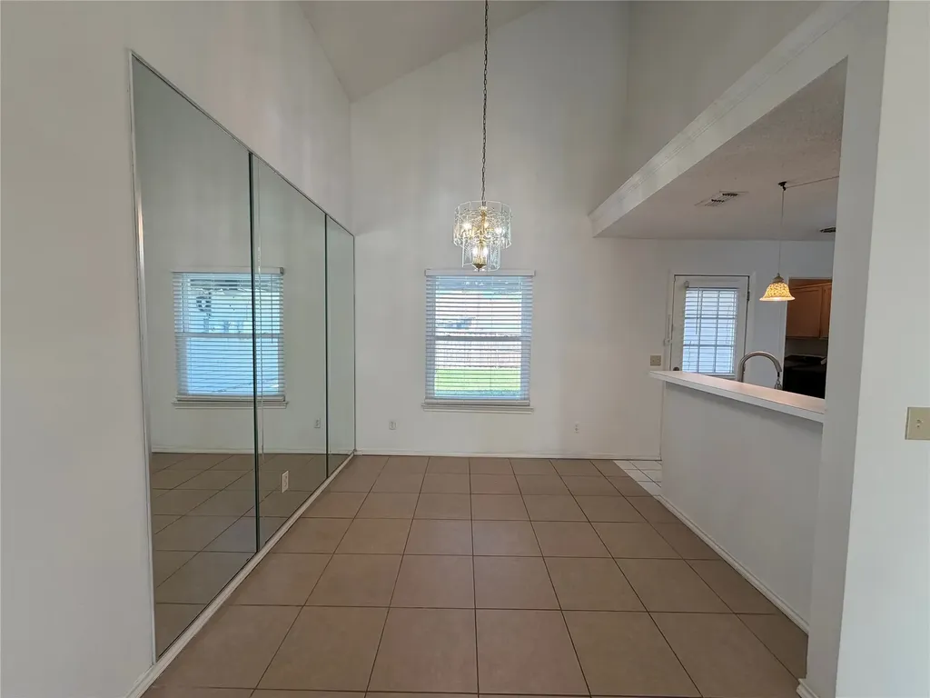 805 Hillbrooke Drive Arlington TX 76001