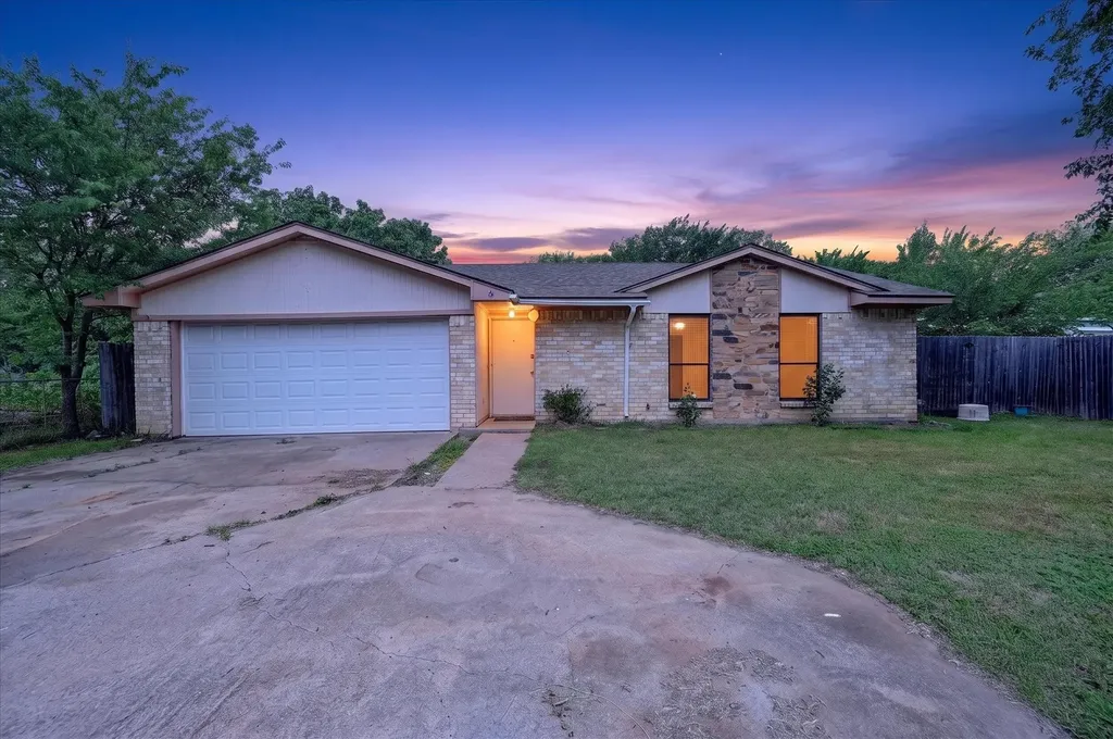 207 Water Lane Crowley TX 76036