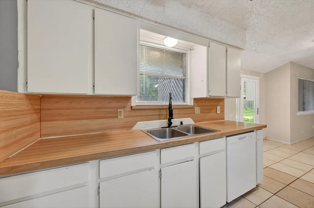 207 Water Lane Crowley TX 76036
