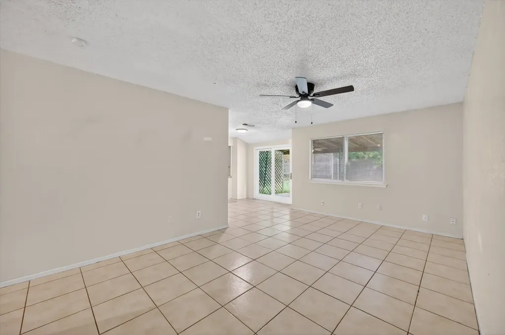 207 Water Lane Crowley TX 76036