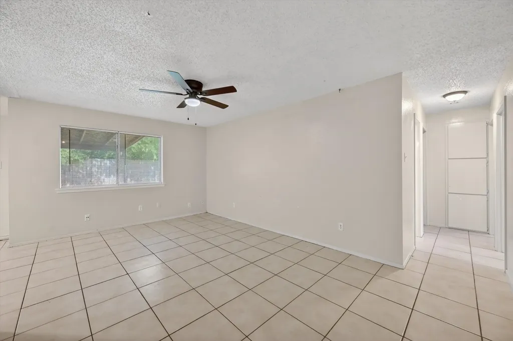 207 Water Lane Crowley TX 76036