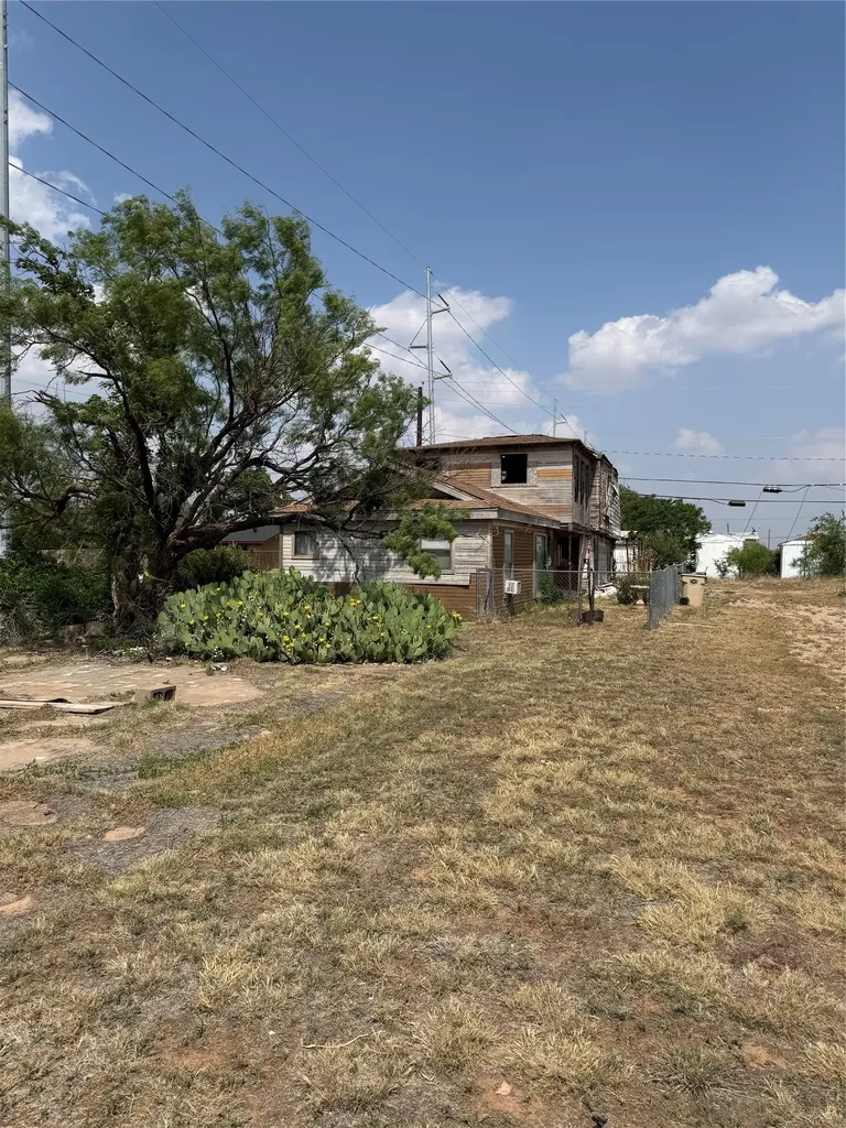201 Commercial Avenue Anson TX 79501