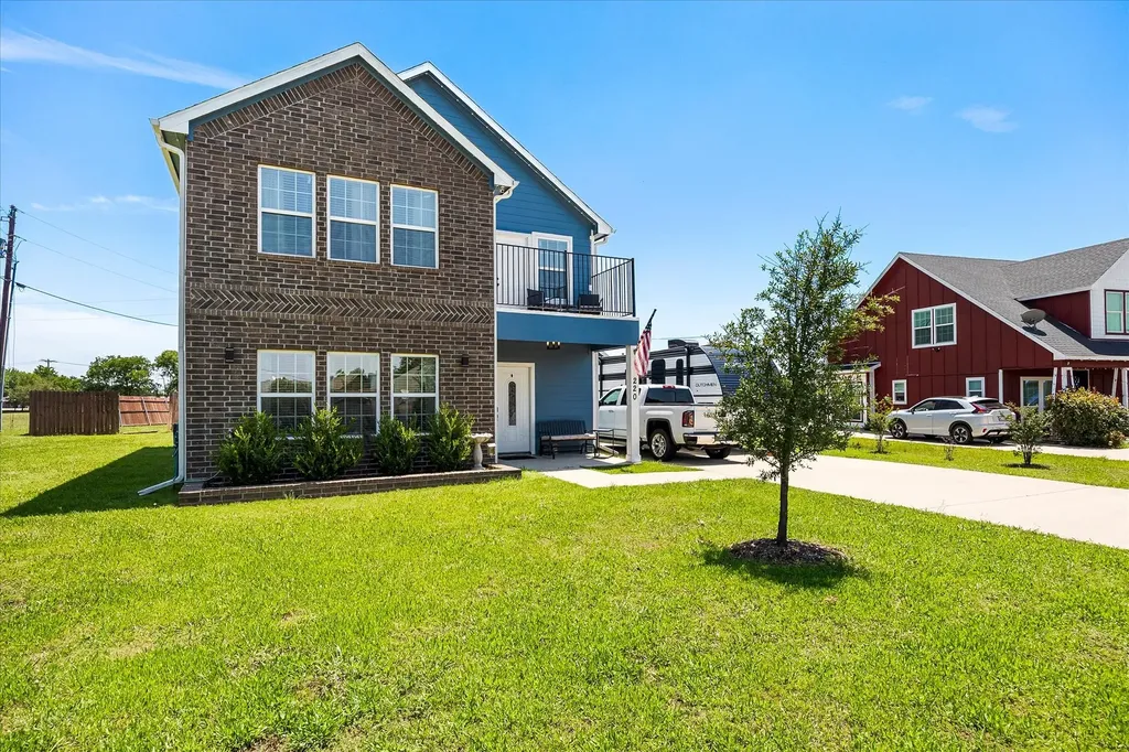 220 Swan Parkway East Tawakoni TX 75472