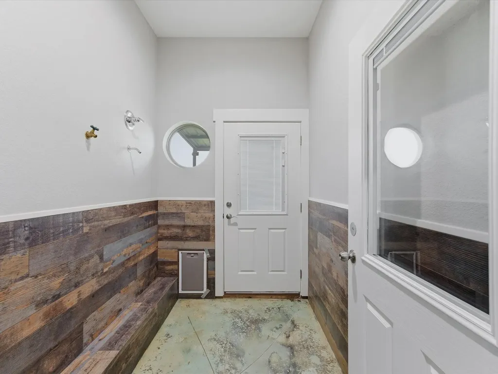 1184 County Road 1785 Sunset TX 76270