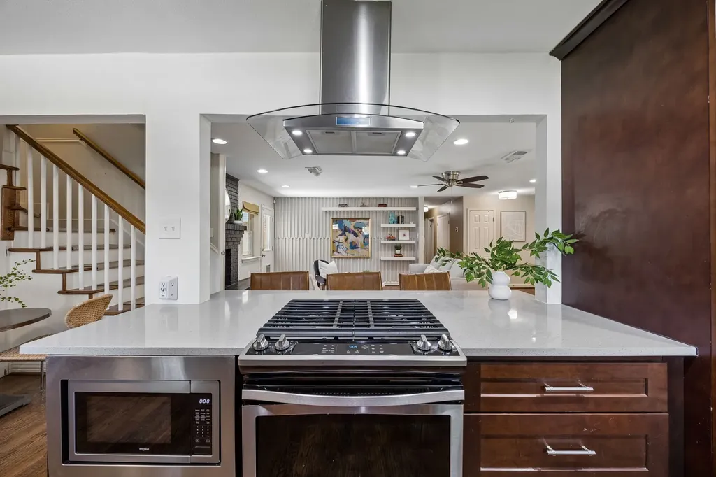 9605 Crestedge Drive Dallas TX 75238