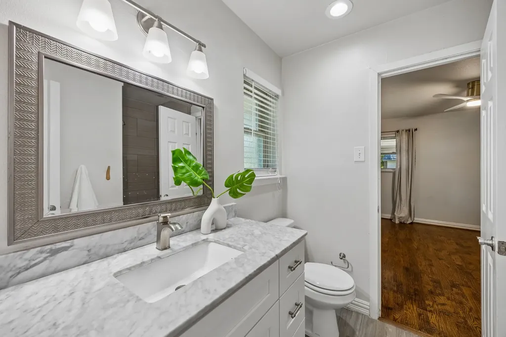 9605 Crestedge Drive Dallas TX 75238