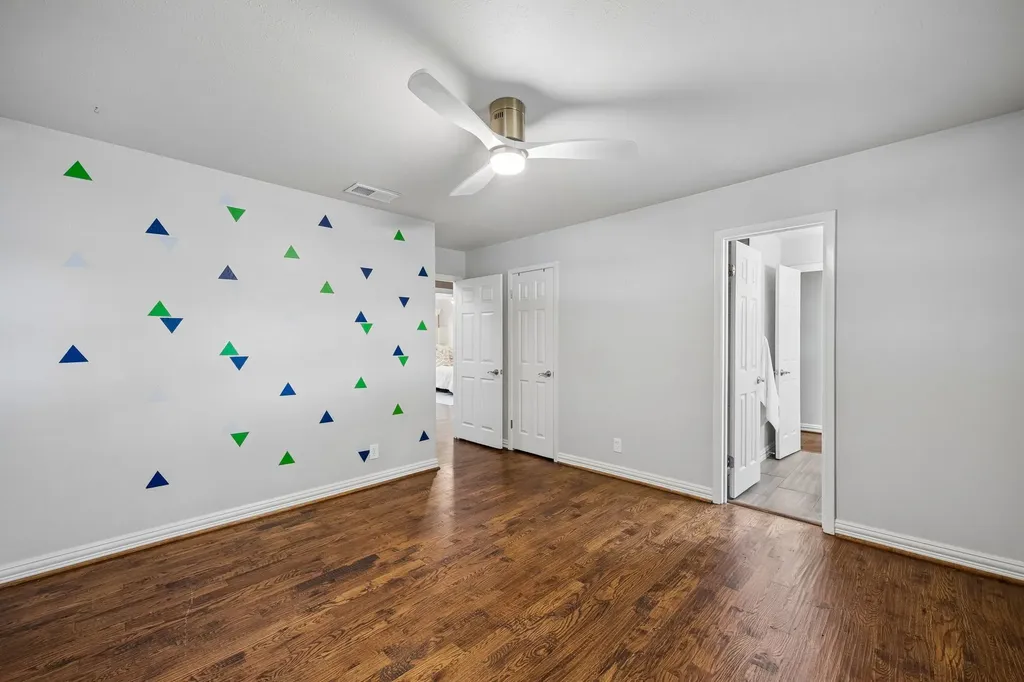 9605 Crestedge Drive Dallas TX 75238