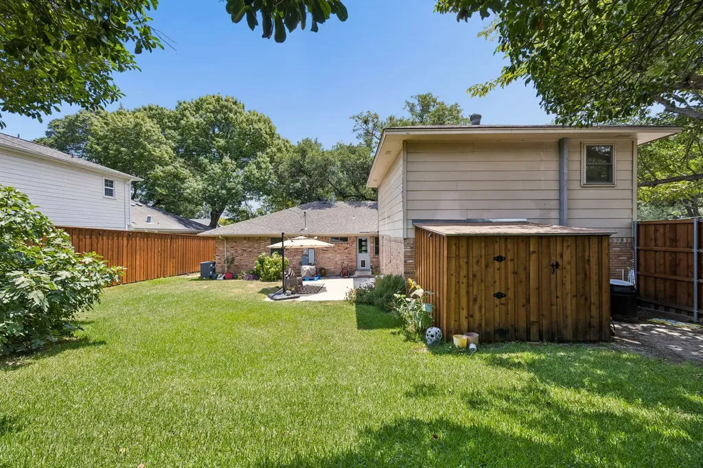 9605 Crestedge Drive Dallas TX 75238