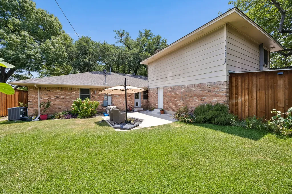 9605 Crestedge Drive Dallas TX 75238