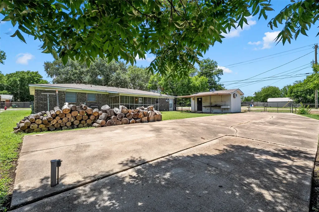 549 Dison Drive Robinson TX 76706