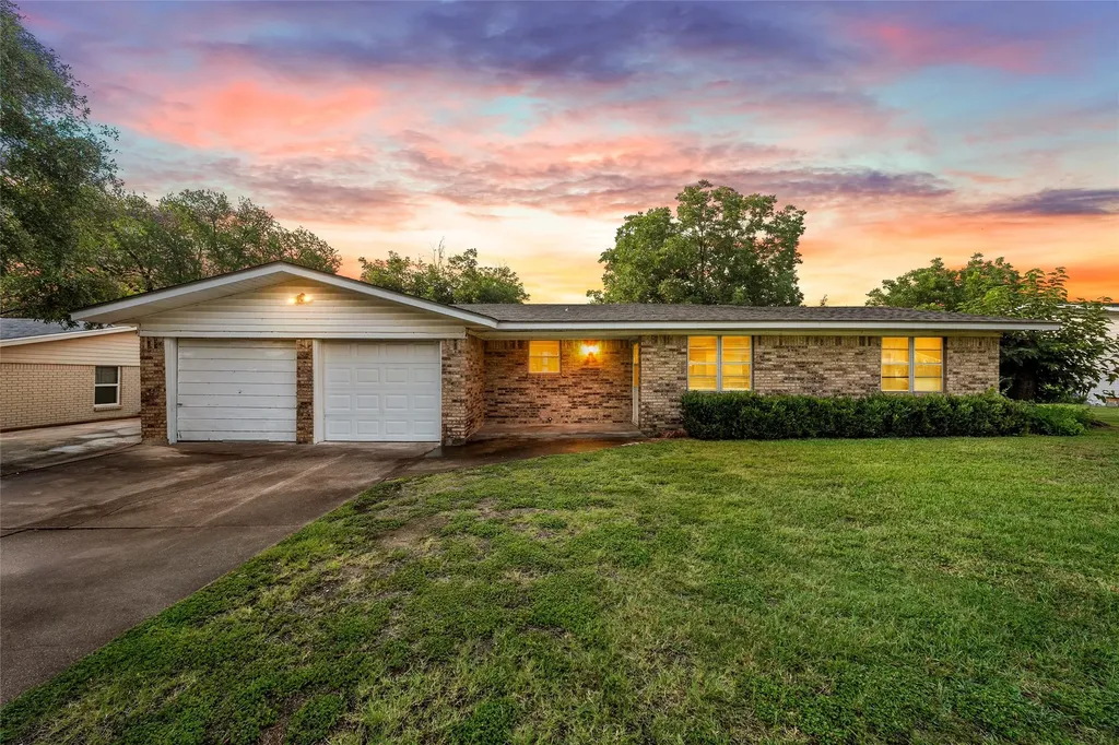111 E Dawn Drive Robinson TX 76706