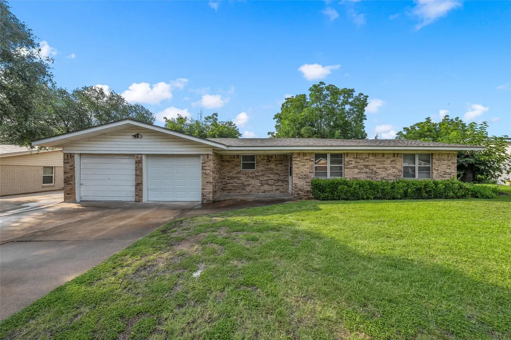 111 E Dawn Drive Robinson TX 76706
