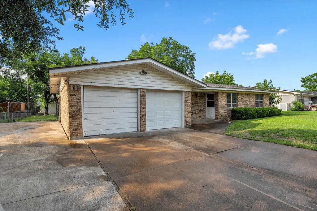 111 E Dawn Drive Robinson TX 76706