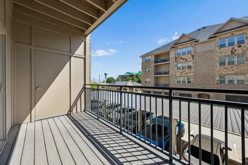 1735 Wittington Place Farmers Branch TX 75234