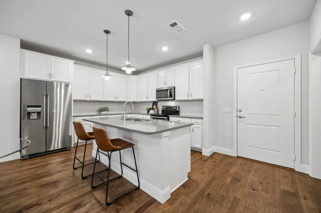 1735 Wittington Place Farmers Branch TX 75234