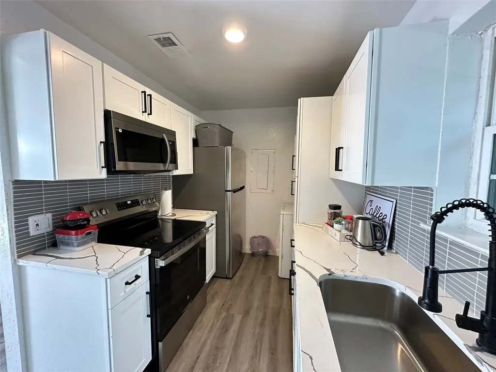 809 W Broadus Avenue Fort Worth TX 76115