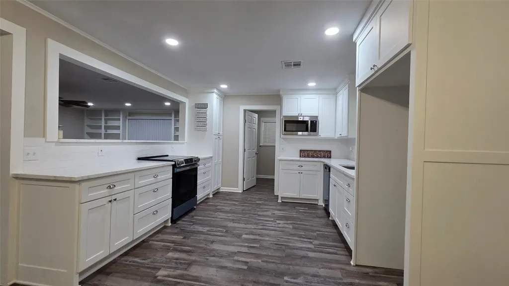 108 County Road 1102 Streetman TX 75859