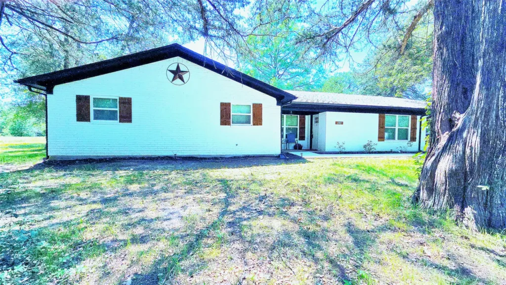 108 County Road 1102 Streetman TX 75859