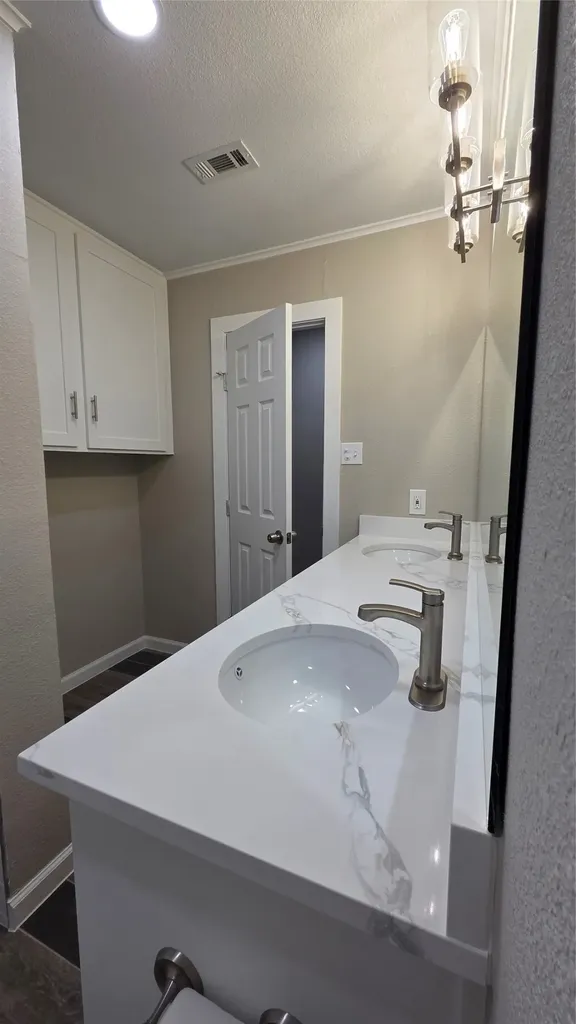 108 County Road 1102 Streetman TX 75859