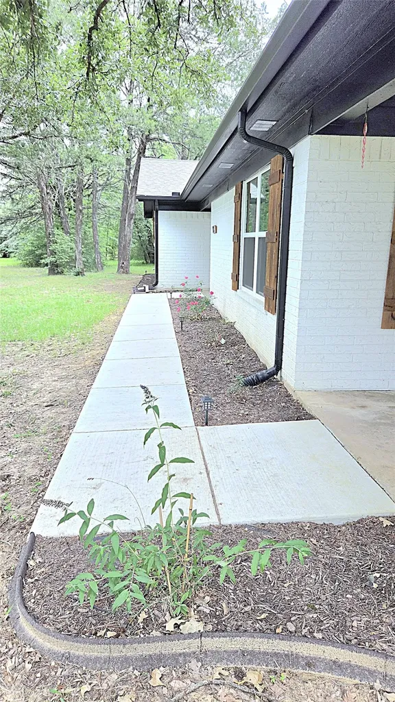 108 County Road 1102 Streetman TX 75859