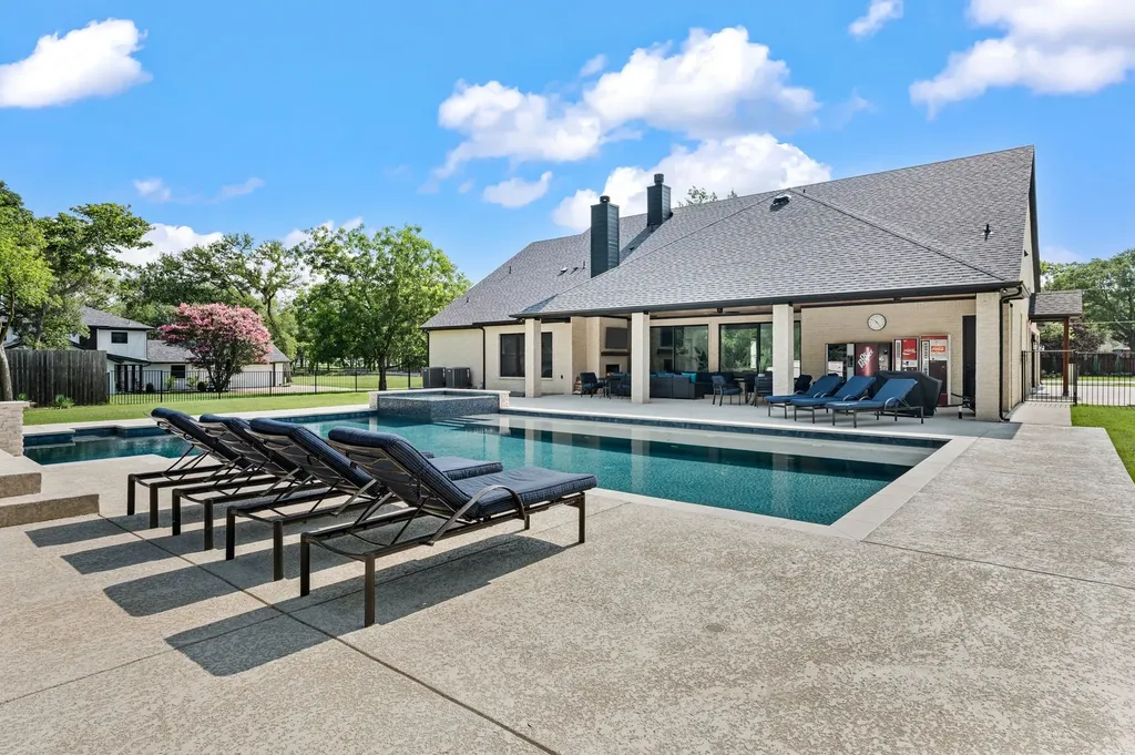 160 S Woodland Trail Double Oak TX 75077