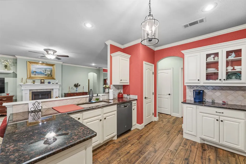 1243 Chartres Oak Ridge TX 75142