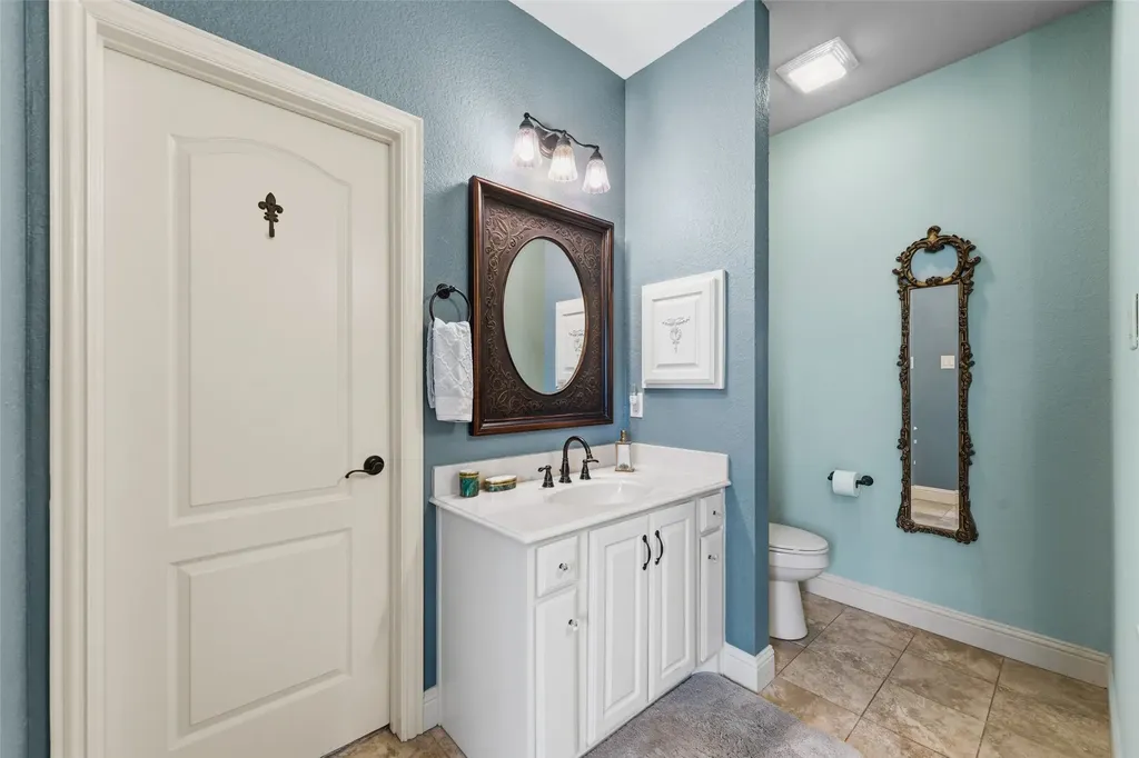 1243 Chartres Oak Ridge TX 75142