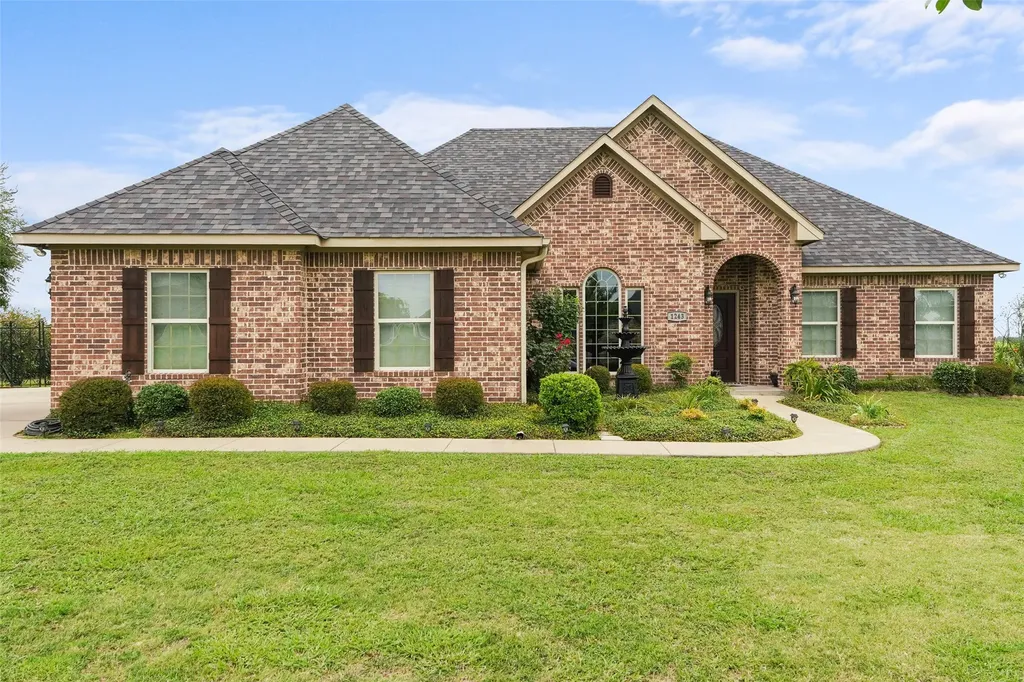 1243 Chartres Oak Ridge TX 75142