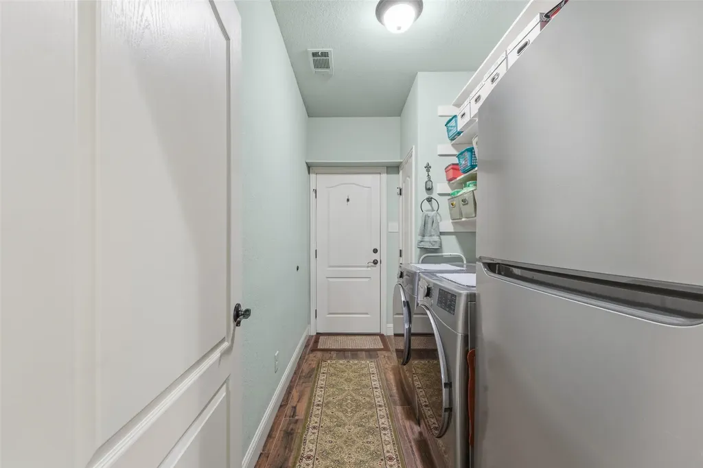 1243 Chartres Oak Ridge TX 75142