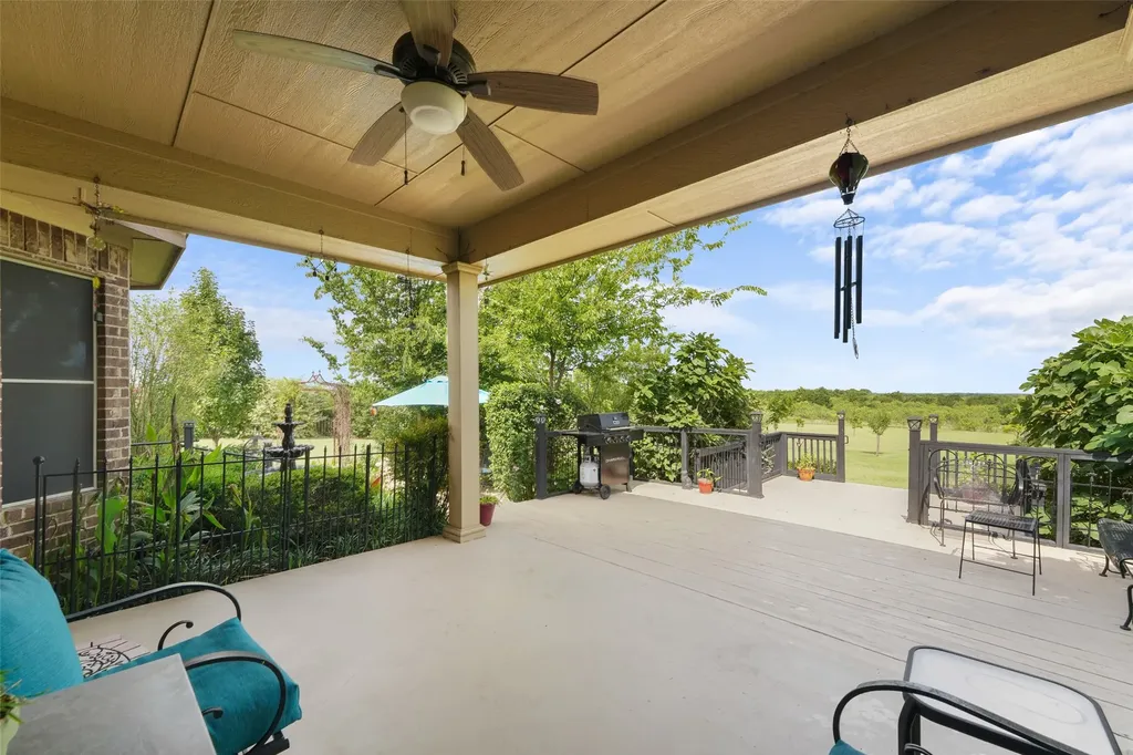 1243 Chartres Oak Ridge TX 75142