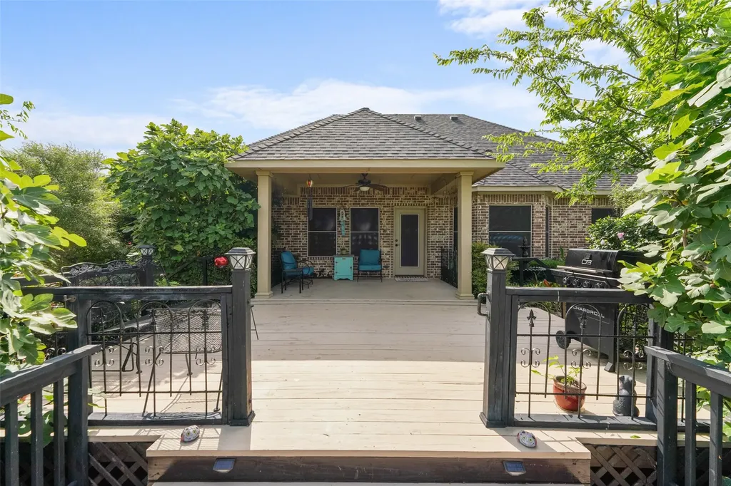 1243 Chartres Oak Ridge TX 75142
