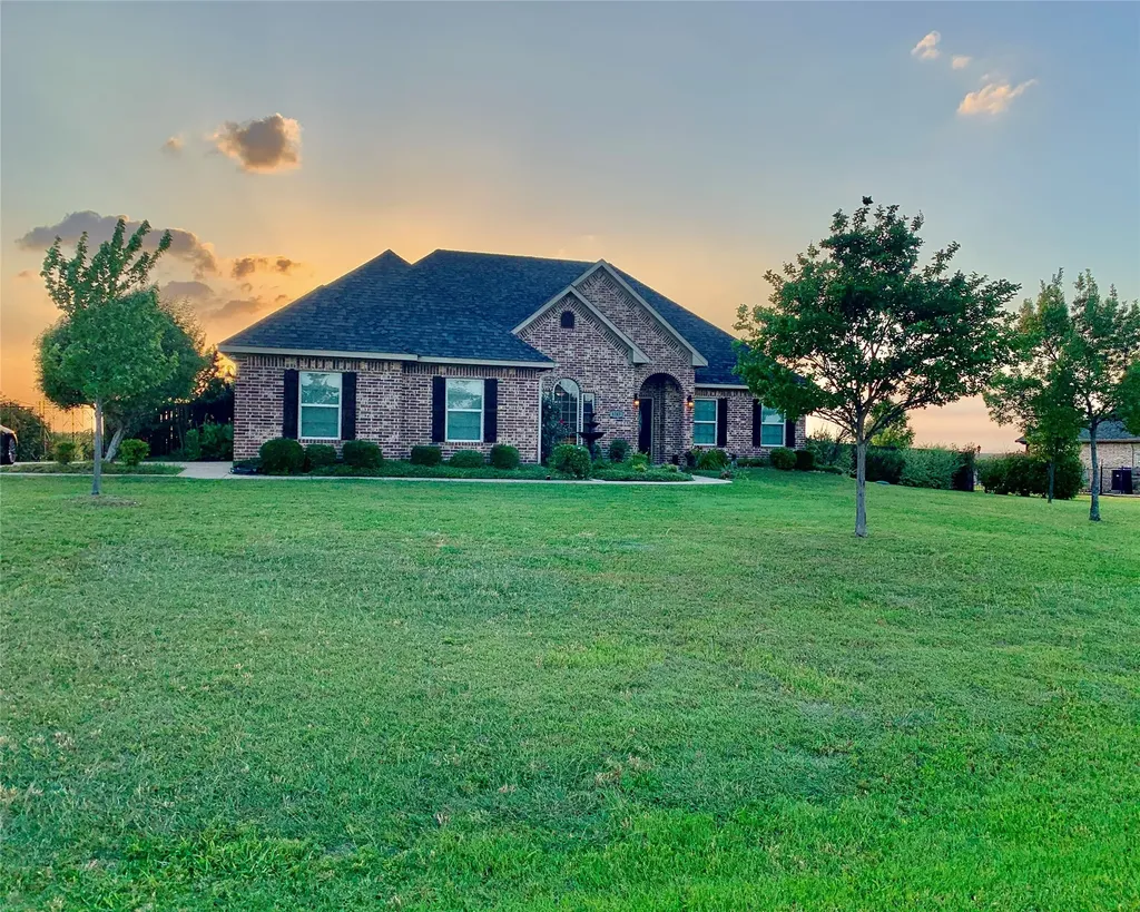 1243 Chartres Oak Ridge TX 75142