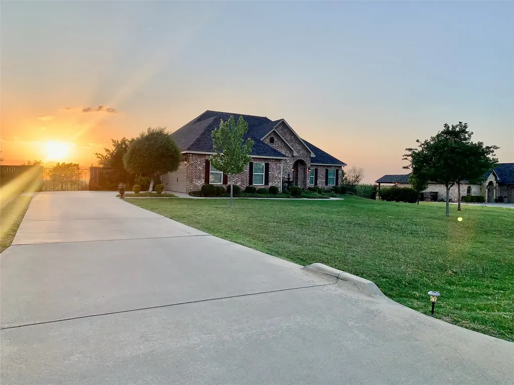 1243 Chartres Oak Ridge TX 75142