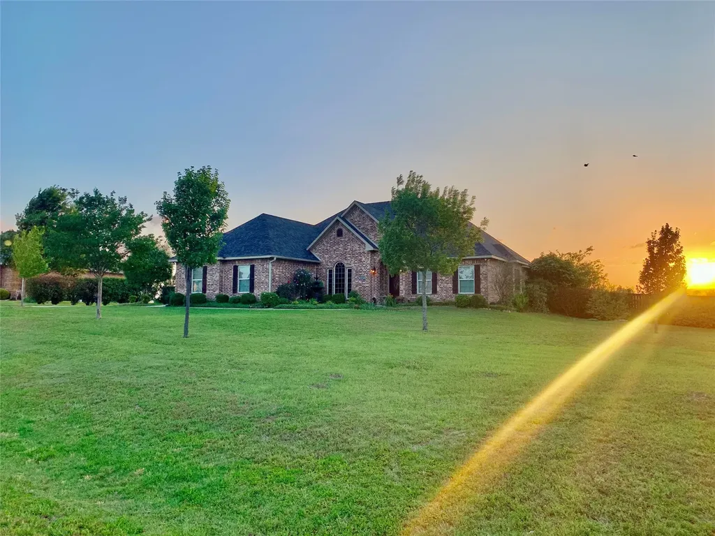1243 Chartres Oak Ridge TX 75142
