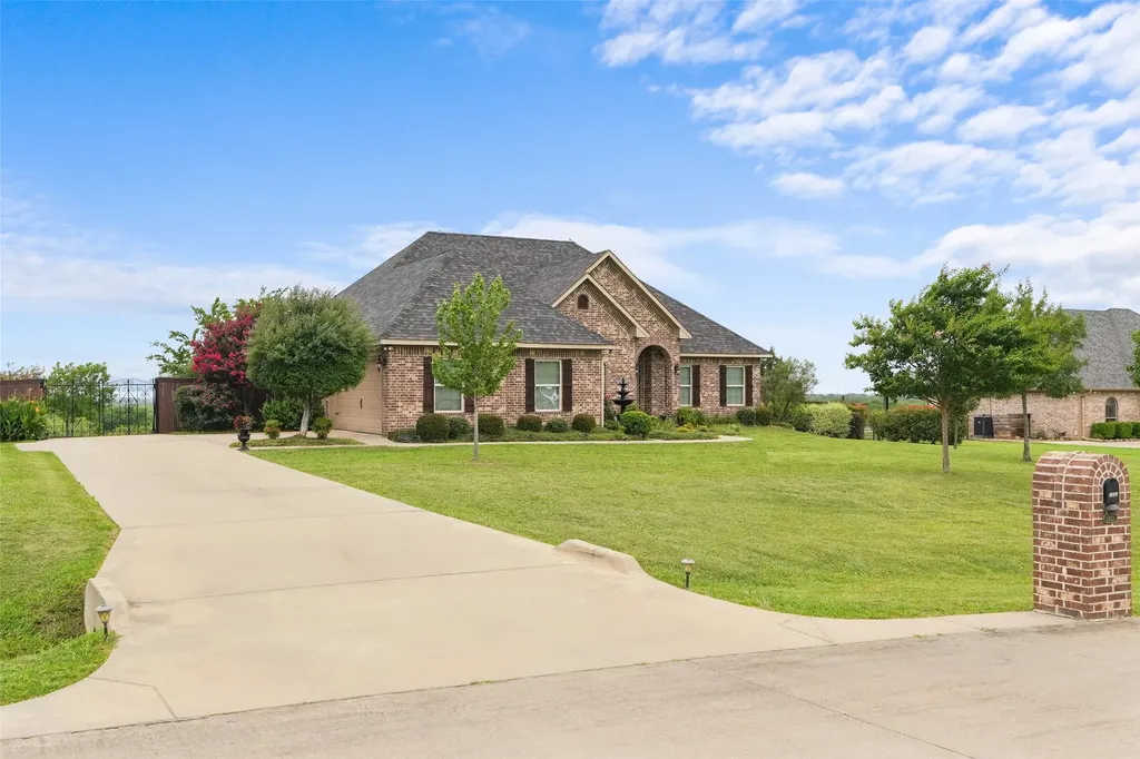 1243 Chartres Oak Ridge TX 75142