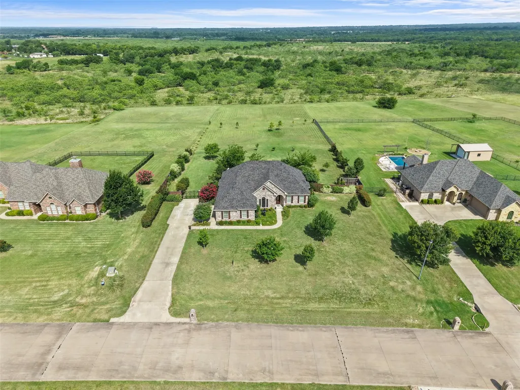 1243 Chartres Oak Ridge TX 75142