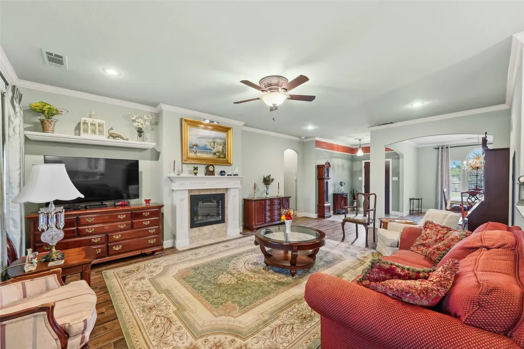 1243 Chartres Oak Ridge TX 75142