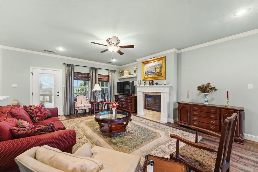 1243 Chartres Oak Ridge TX 75142