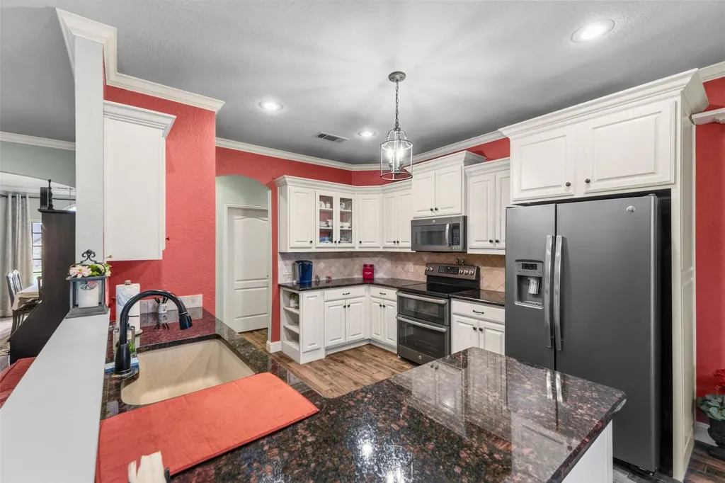 1243 Chartres Oak Ridge TX 75142