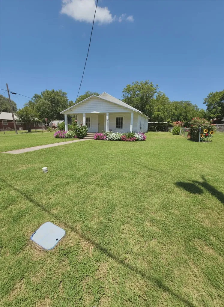 404 N Hill Street Itasca TX 76055