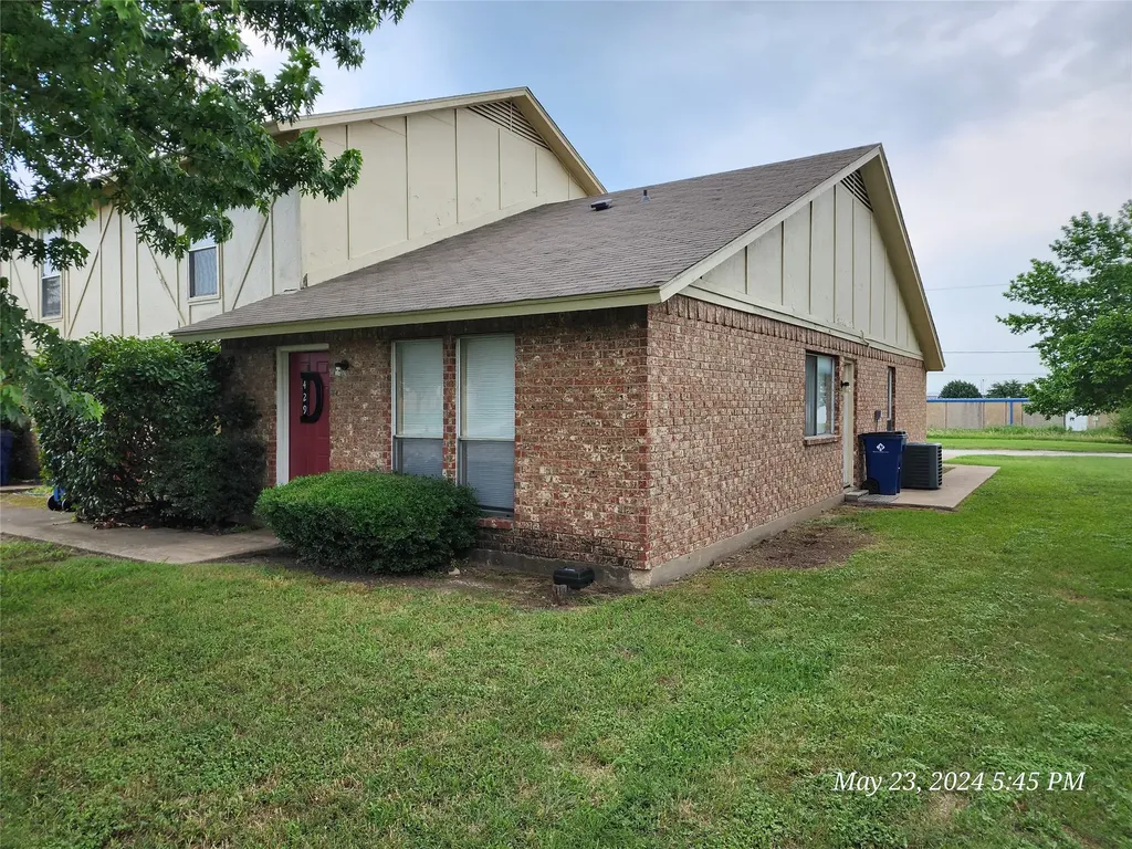 429 Thomas Street SW Burleson TX 76028